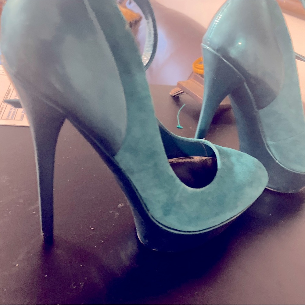 Turquoise heels never been worn